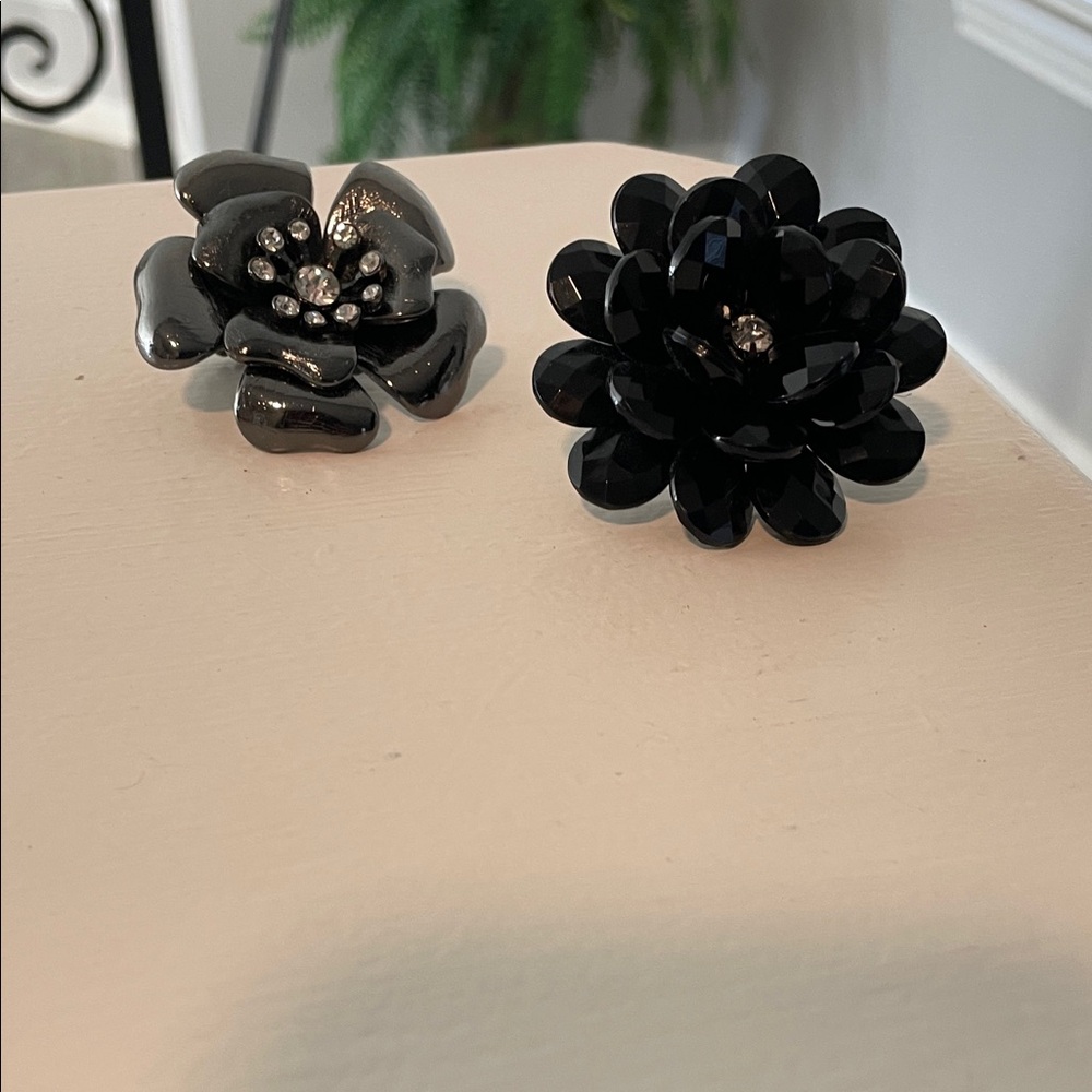 Statement Adjustable Floral Ring Set in Black and Gray - Picture 2 of 10